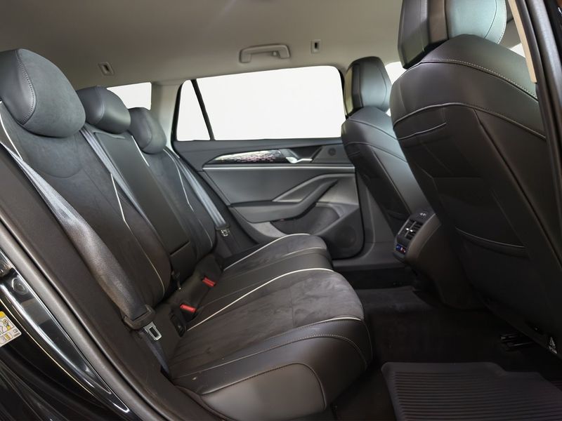 Volkswagen Passat bild 15