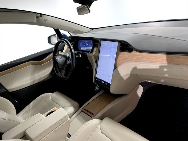 Tesla Model X bild 11