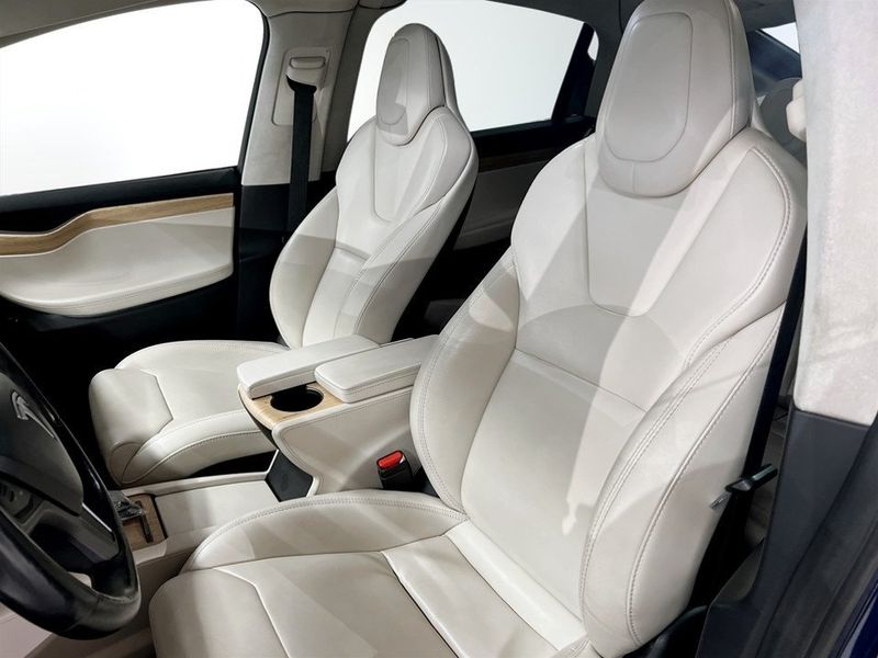 Tesla Model X bild 5