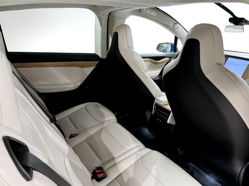 Tesla Model X bild 12
