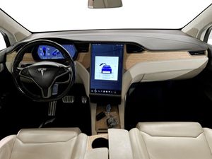 Tesla Model X bild 6