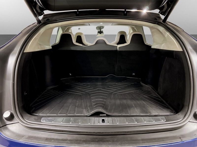 Tesla Model X bild 15