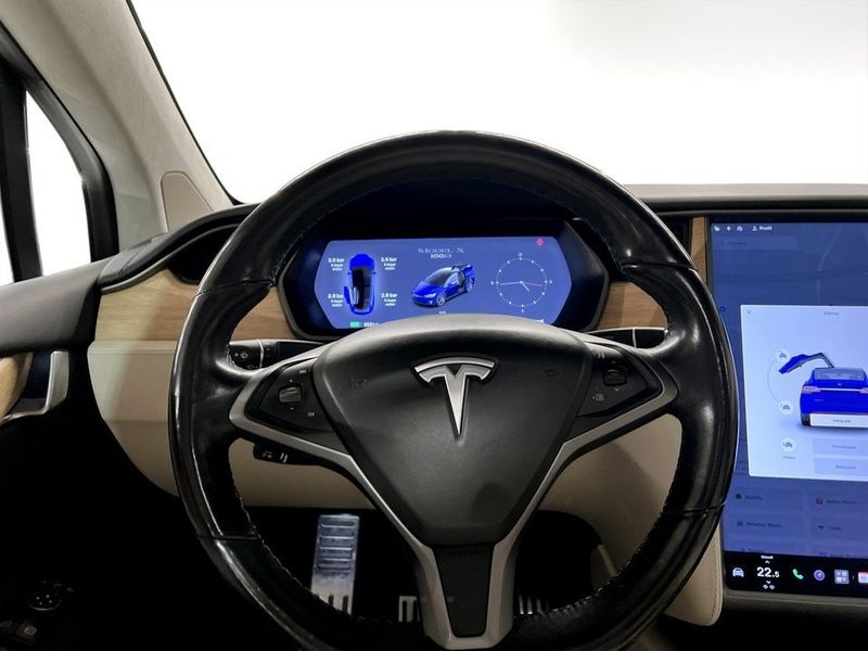 Tesla Model X bild 7