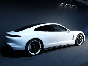 Porsche Taycan bild 2