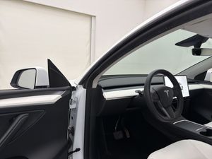 Tesla Model Y bild 11