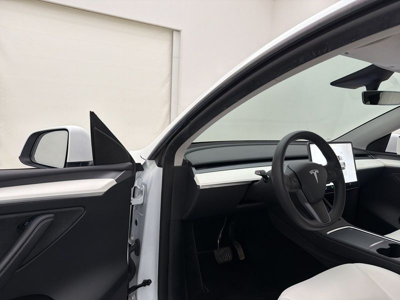 Tesla Model Y bild 11