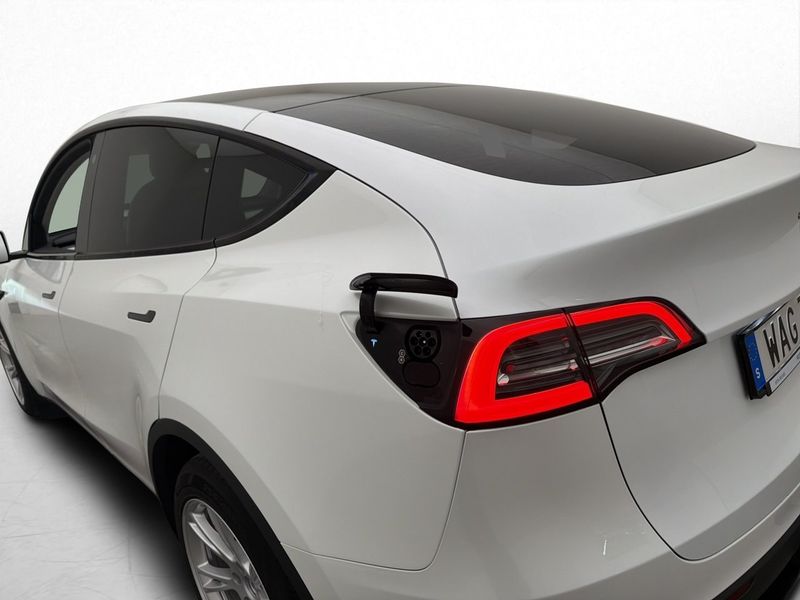 Tesla Model Y bild 32