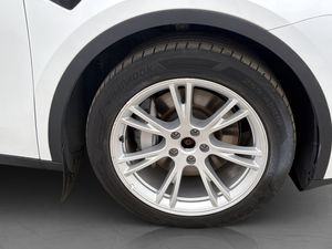 Tesla Model Y bild 27
