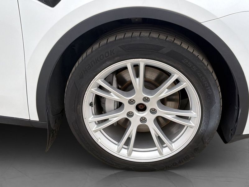 Tesla Model Y bild 27