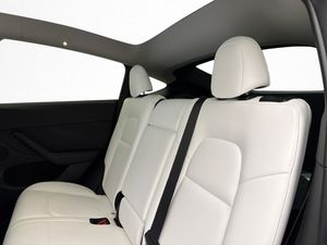 Tesla Model Y bild 21