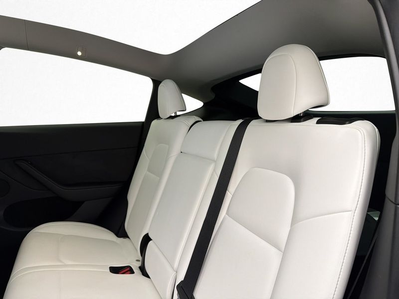 Tesla Model Y bild 21