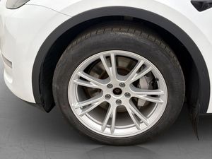 Tesla Model Y bild 24