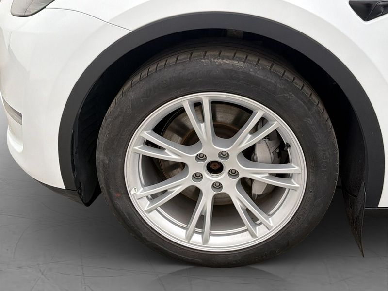 Tesla Model Y bild 24