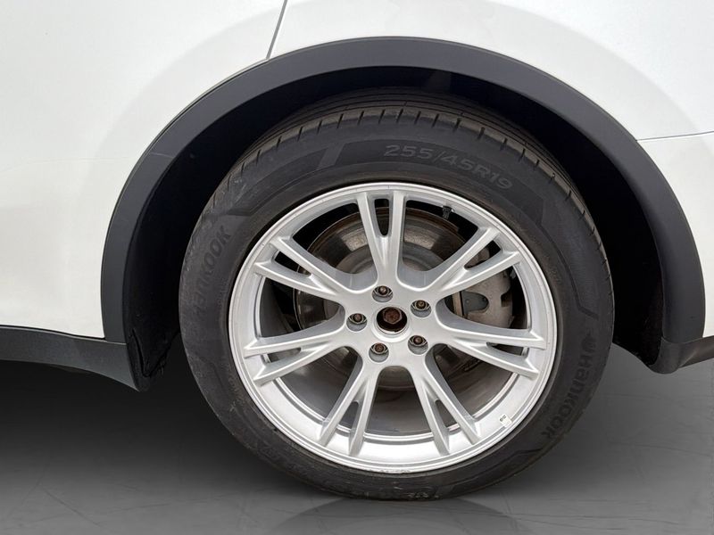 Tesla Model Y bild 25