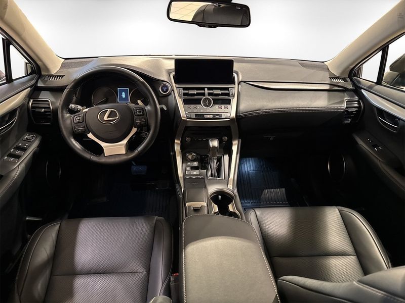 Lexus NX bild 7