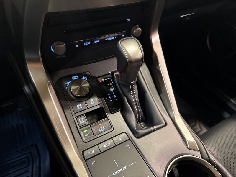 Lexus NX bild 12
