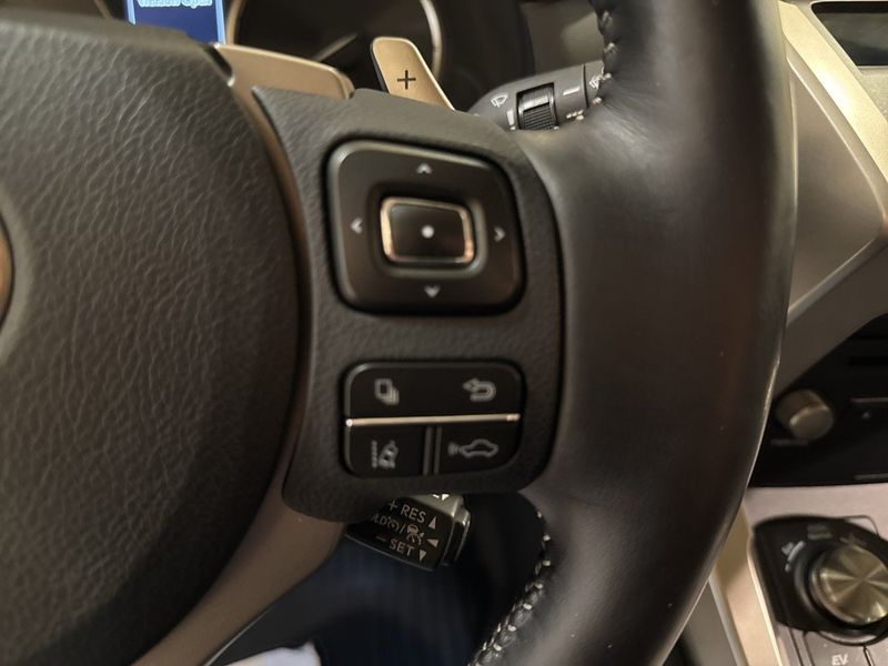 Lexus NX bild 17