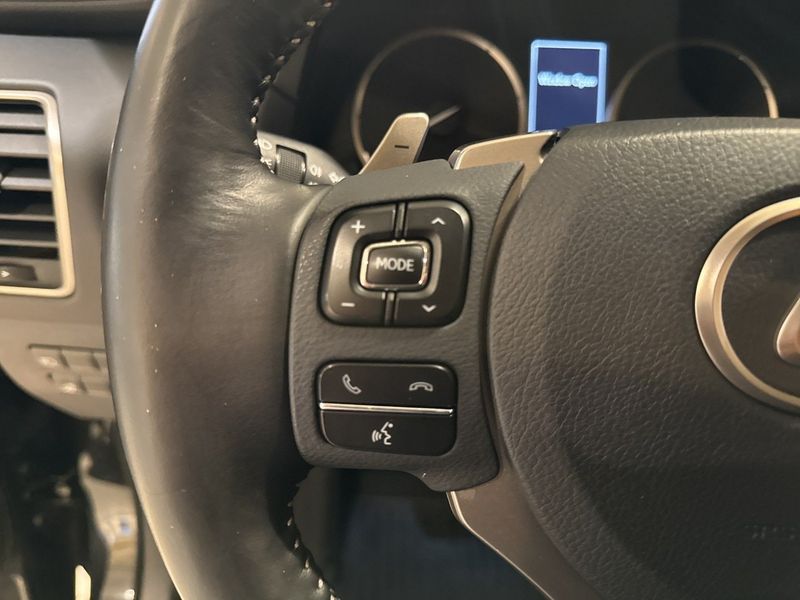 Lexus NX bild 18