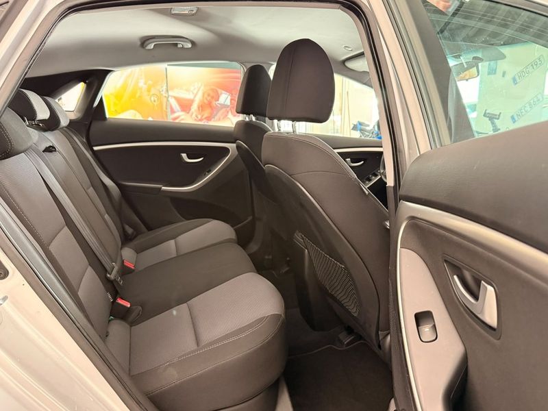 Hyundai i30 bild 13