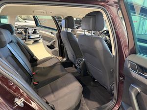 Volkswagen Passat bild 8