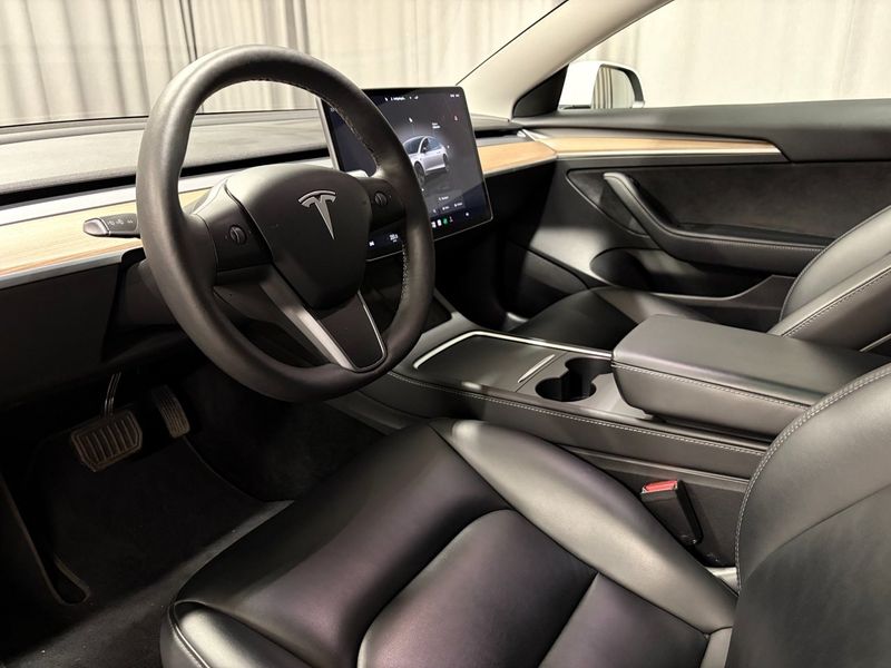Tesla Model 3 bild 13