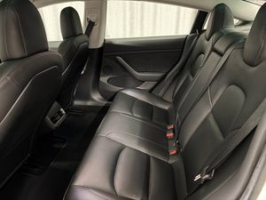 Tesla Model 3 bild 8
