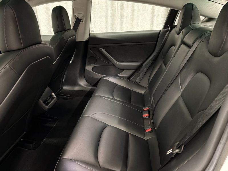 Tesla Model 3 bild 8
