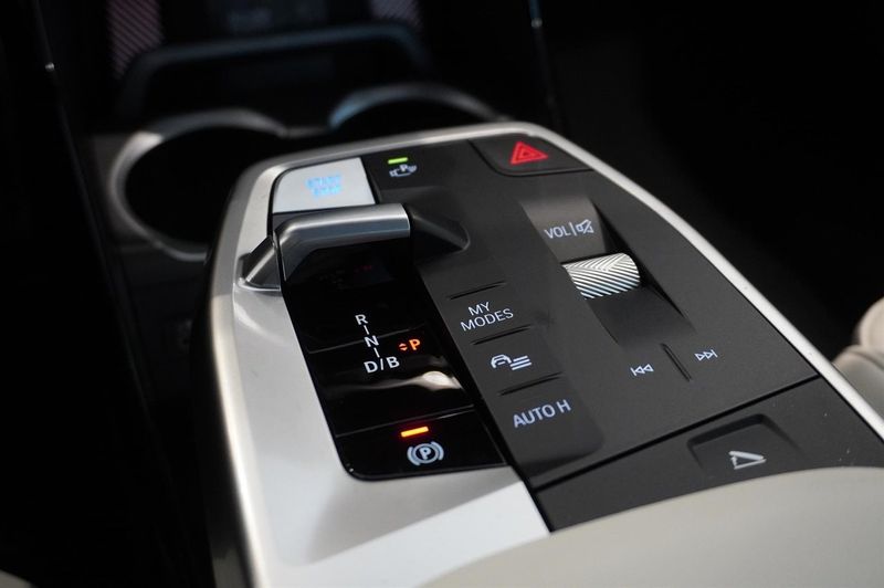 BMW iX2 bild 9