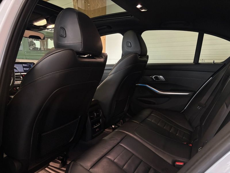 BMW 330 bild 19