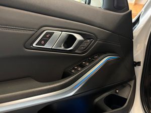 BMW 330 bild 4
