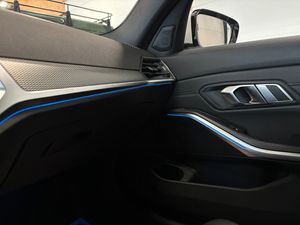 BMW 330 bild 18
