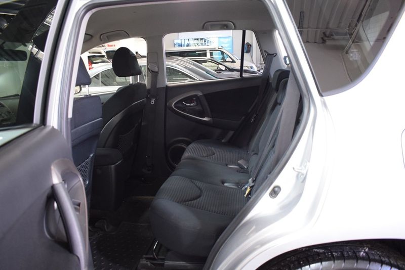 Toyota RAV4 bild 13