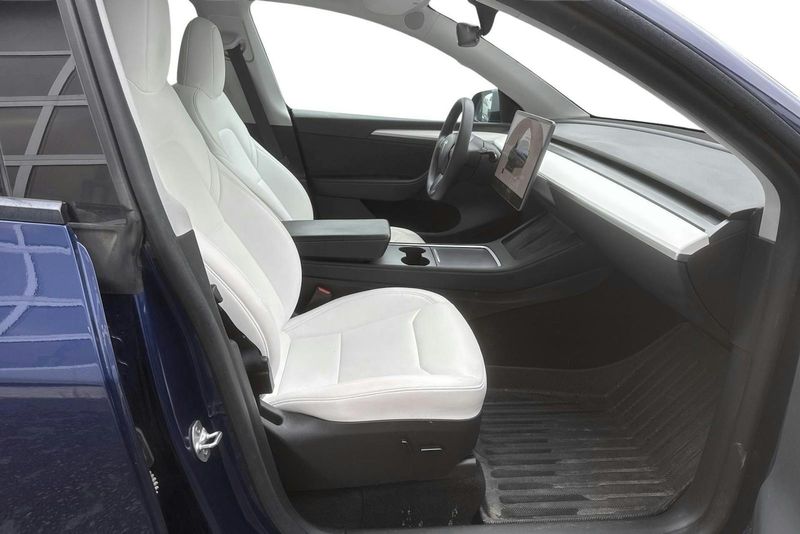 Tesla Model Y bild 7