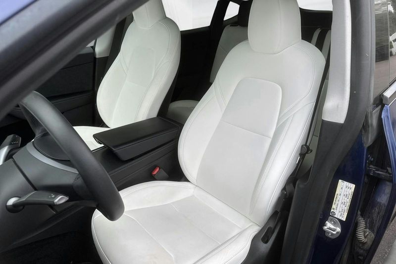 Tesla Model Y bild 17