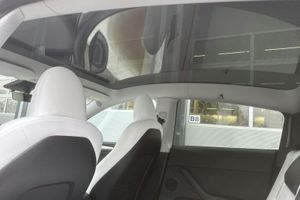 Tesla Model Y bild 15