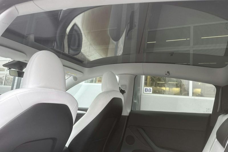Tesla Model Y bild 15