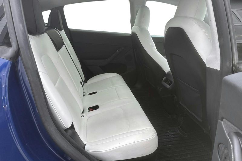 Tesla Model Y bild 8