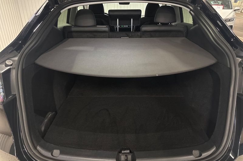 Tesla Model Y bild 26