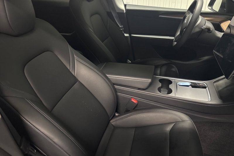 Tesla Model Y bild 11