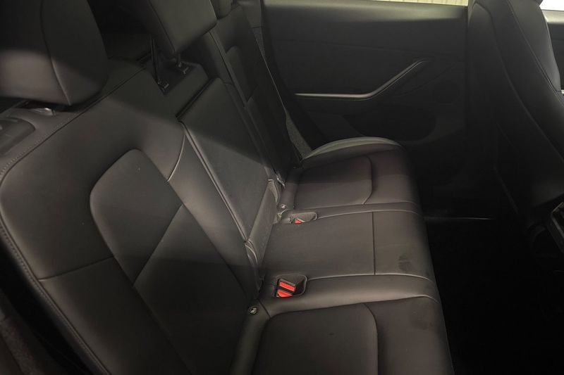 Tesla Model Y bild 13