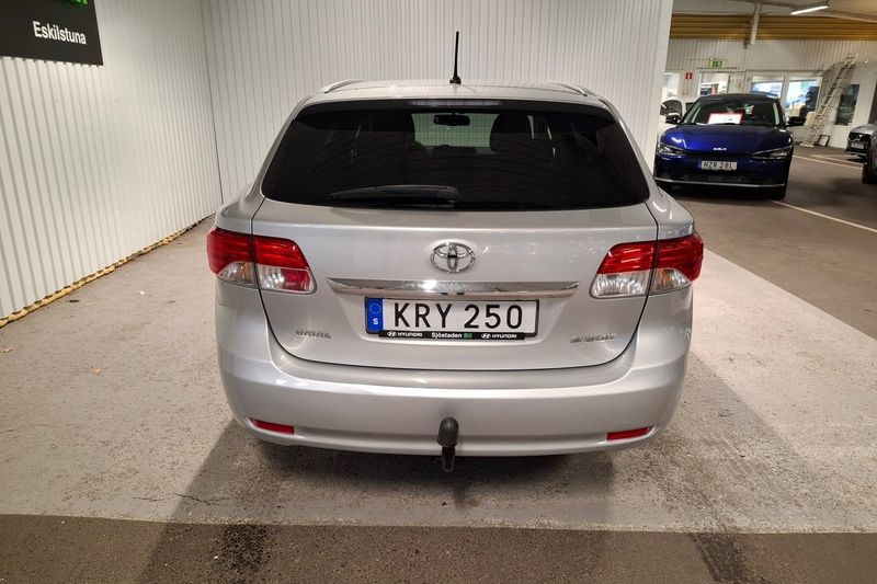 Toyota Avensis bild 8