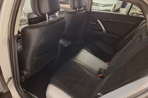Toyota Avensis bild 12
