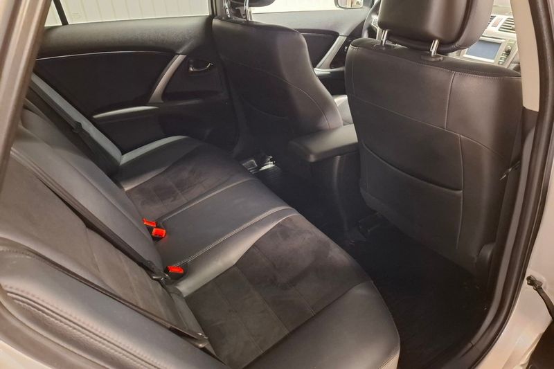 Toyota Avensis bild 13