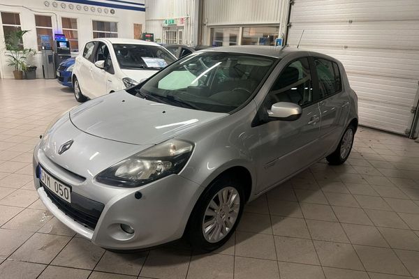 Renault Clio 5-DR HALVKOMBI SUPERDEAL FR 3.95% / AUTOMAT / LÅGMILAD - 2012