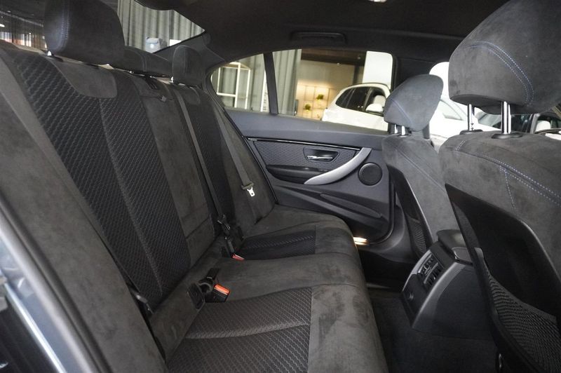 BMW 320 bild 12