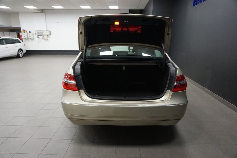 Mercedes E220 bild 18