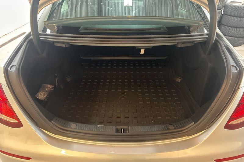Mercedes E220 bild 10