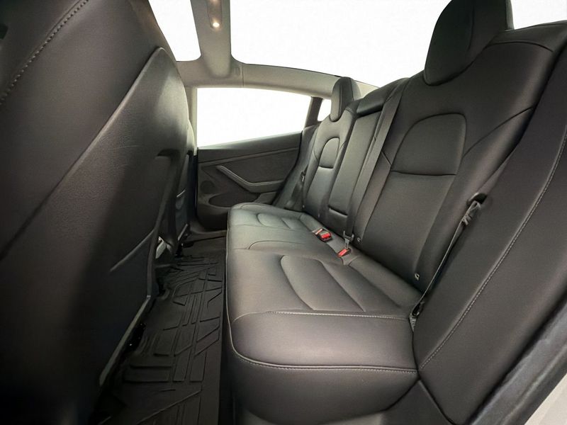 Tesla Model 3 bild 15