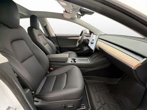 Tesla Model 3 bild 18