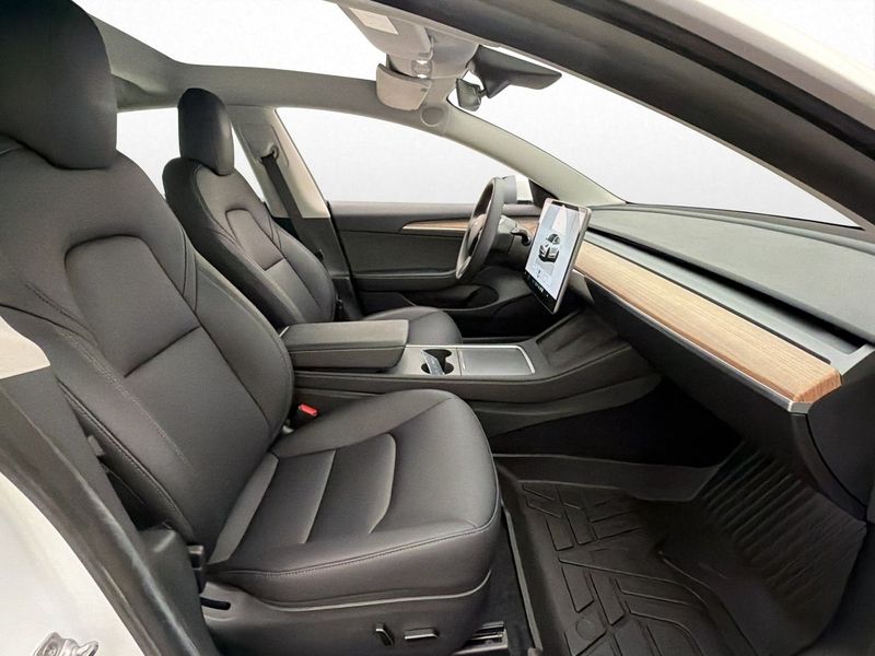 Tesla Model 3 bild 18